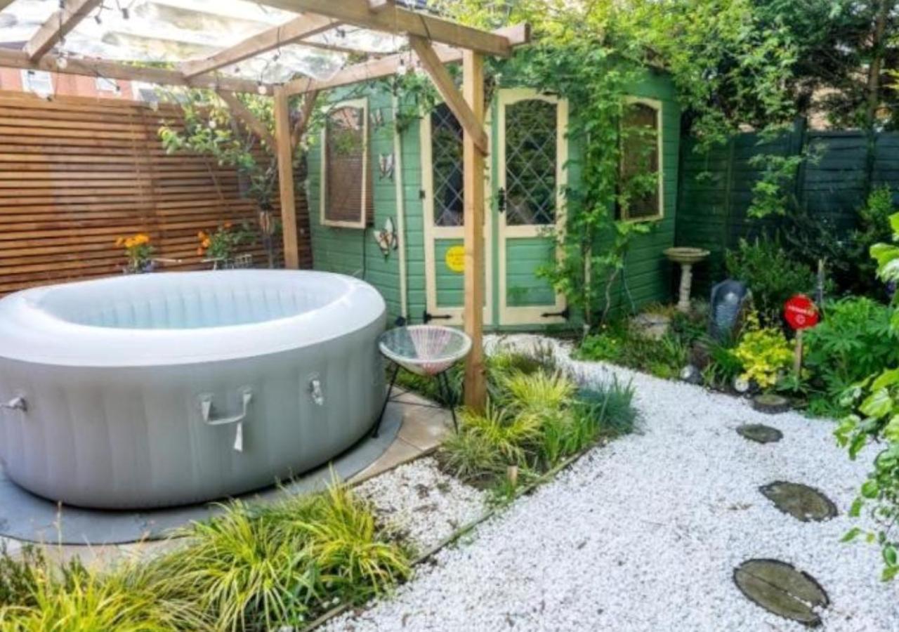 Ferienwohnung Cosy Garden Flat, Private Hot Tub & Four Poster Bed York Exterior foto